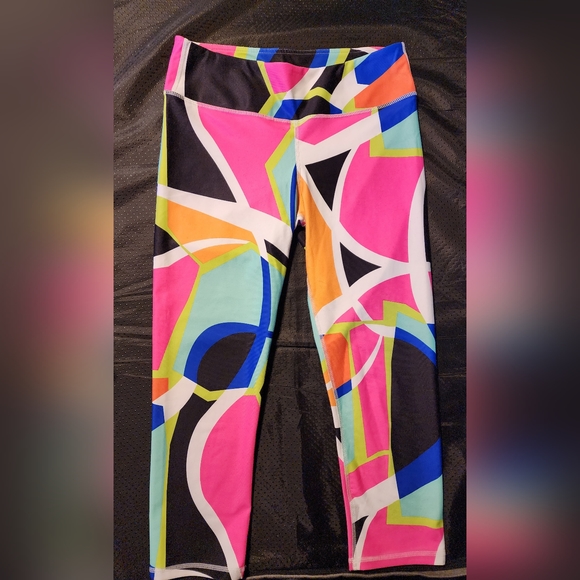 Fabletics popsicle print salar powerhold Capri leggings - Picture 3 of 5